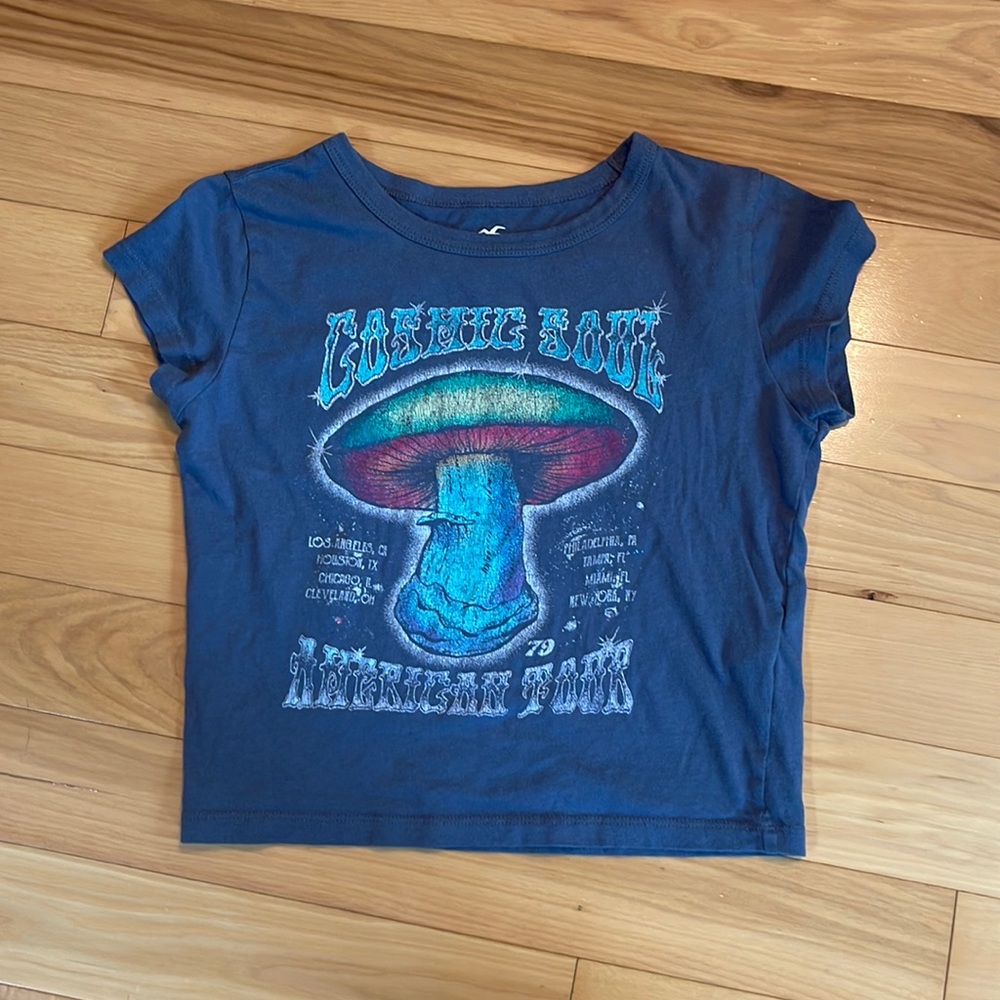Hollister cropped tee